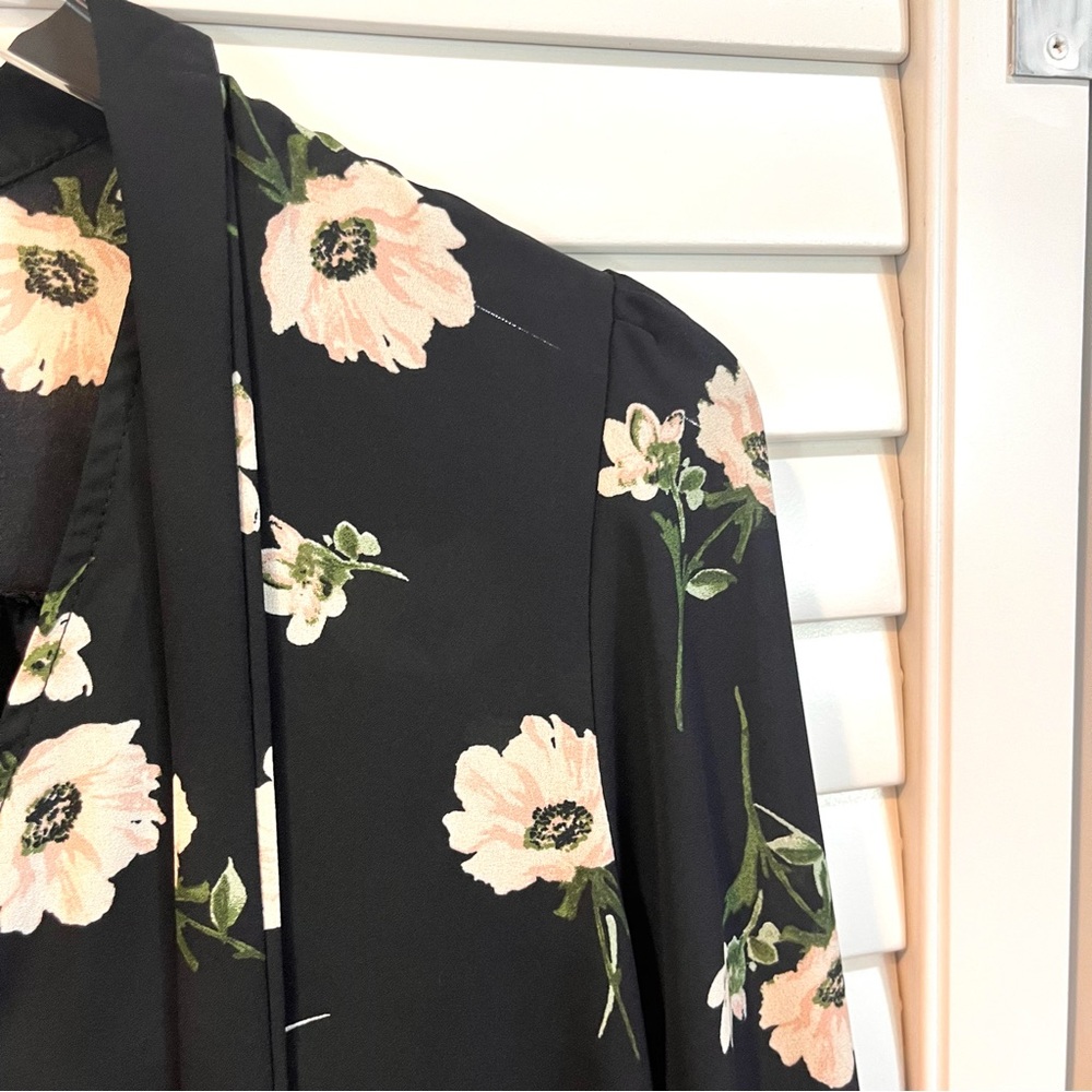 NWOT Lulus On The Spot Black Floral Blouse - Picture 14 of 14